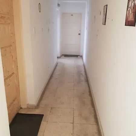 Mediterranean Beach Apts לימסול